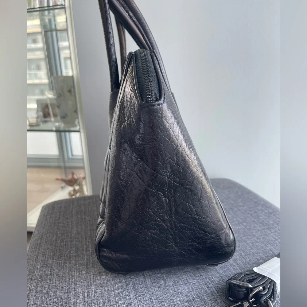 ❗️SOLD❗️ VALENTINO Diamond GIGI Satchel Bag - Picture 10 of 13